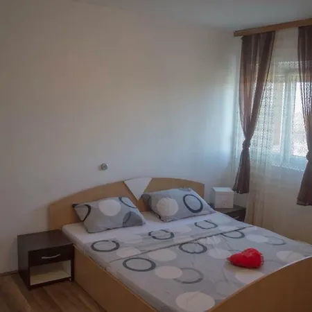 Debeljak Apartman Noni *